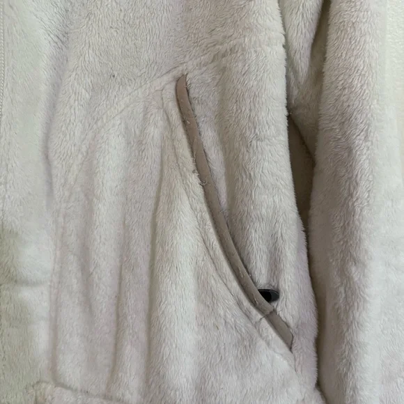 Women’s LThe North Face Women's White and Gray Teddy Jacket: adventure outdoors - Picture 5 of 14